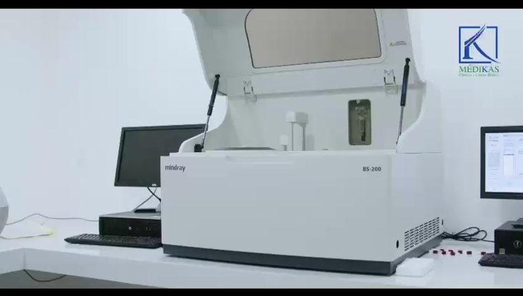 Equipo de laboratorio clínico de Médikas
